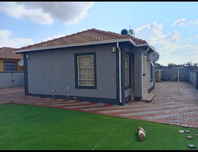 3 BEDROOM HOUSE FOR SALE IN THE ORCHARDS